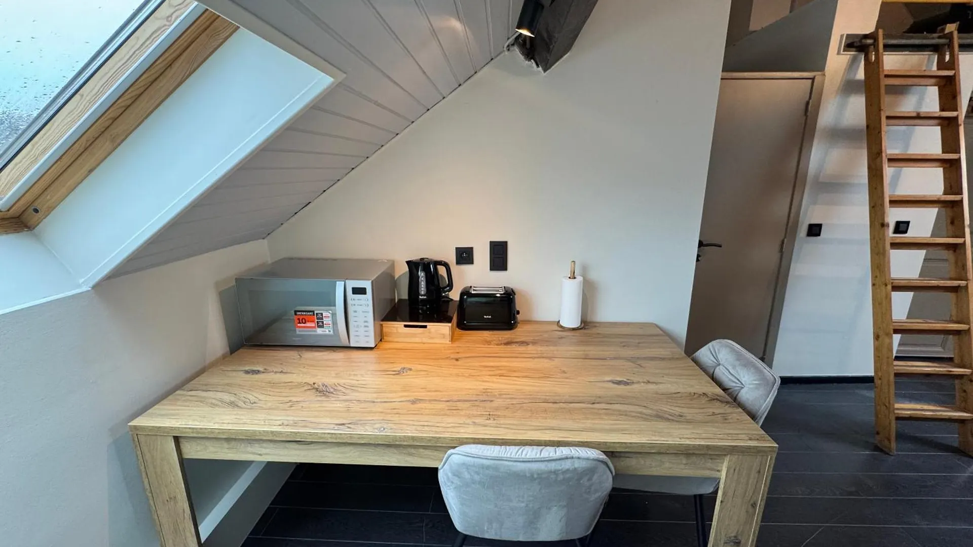 Joli Studio Lumineux Brussels Belgium